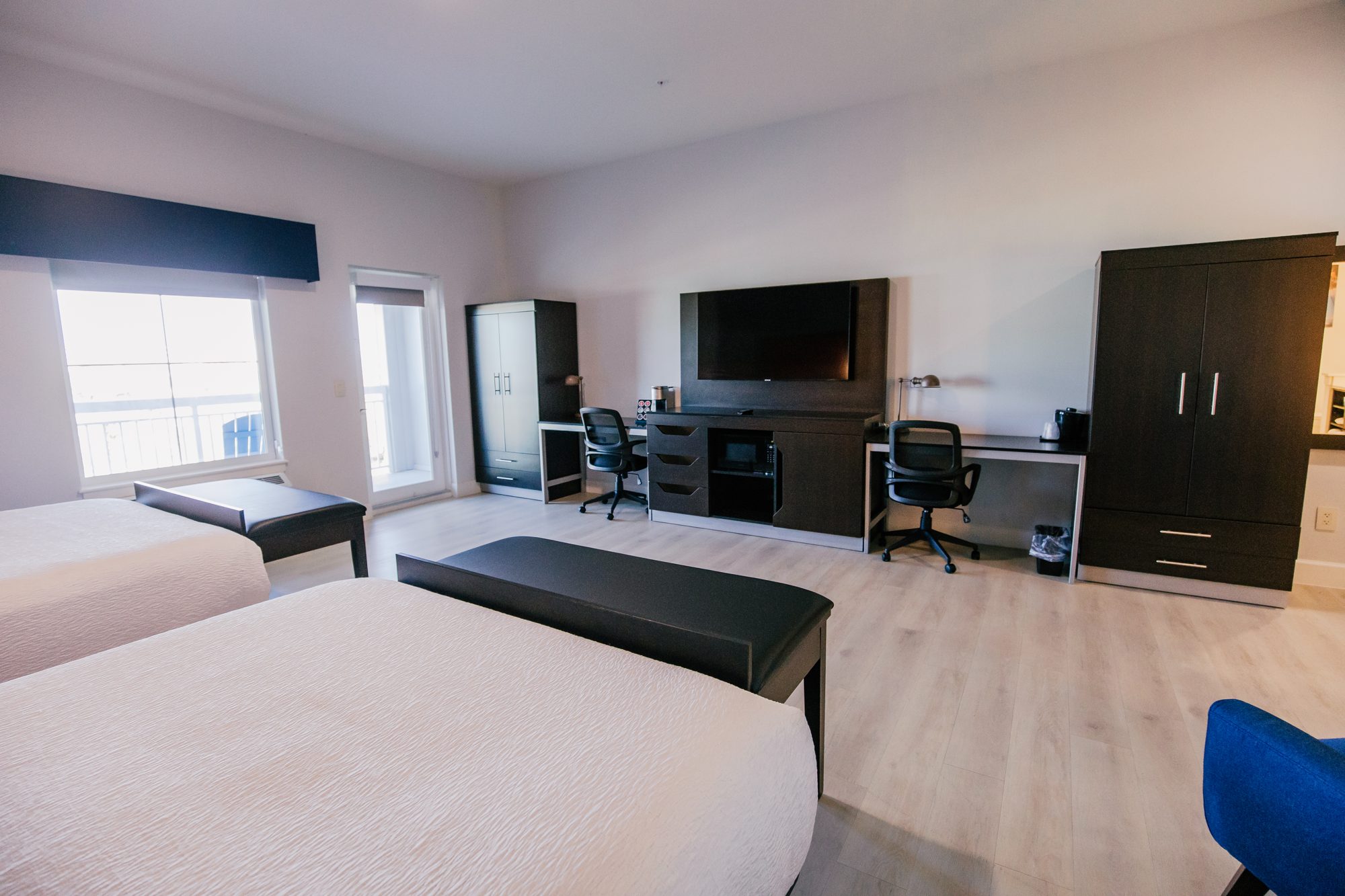 Desk, TV and wardrobe